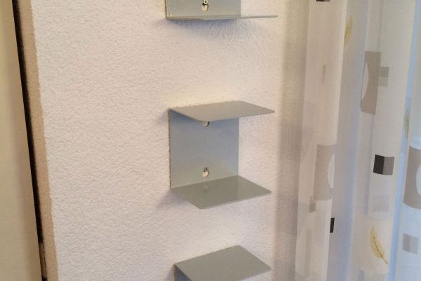 Schwebendes Bücherregal 2
