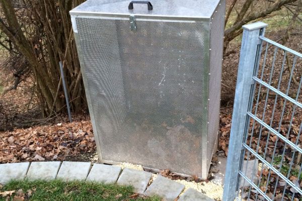 Kompost mit Deckel aus Aluminium